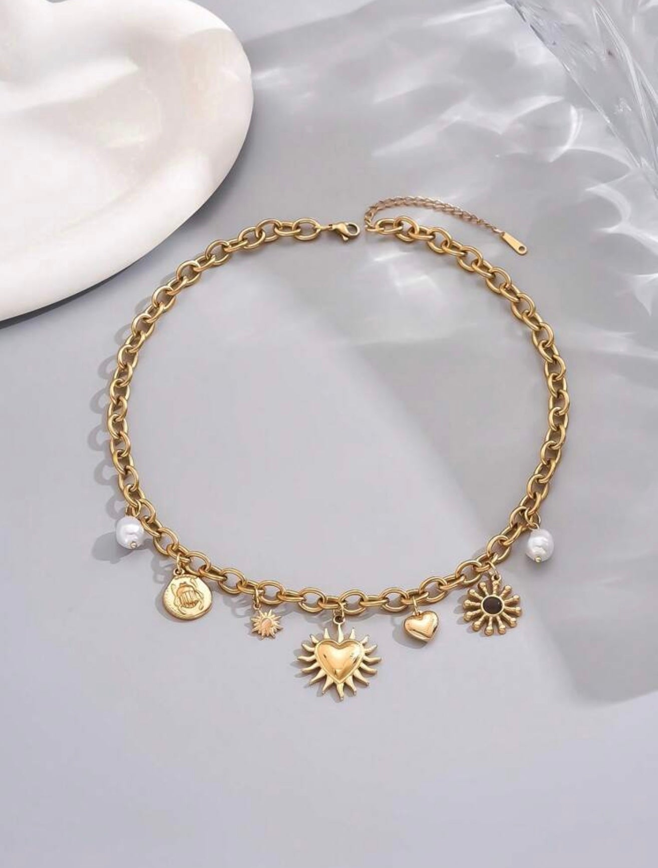 Collar con colgantes de corazón
