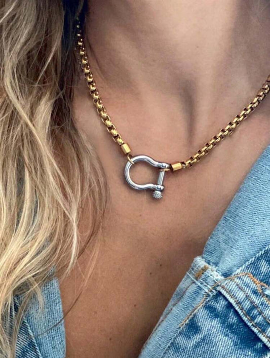 Collar con herradura