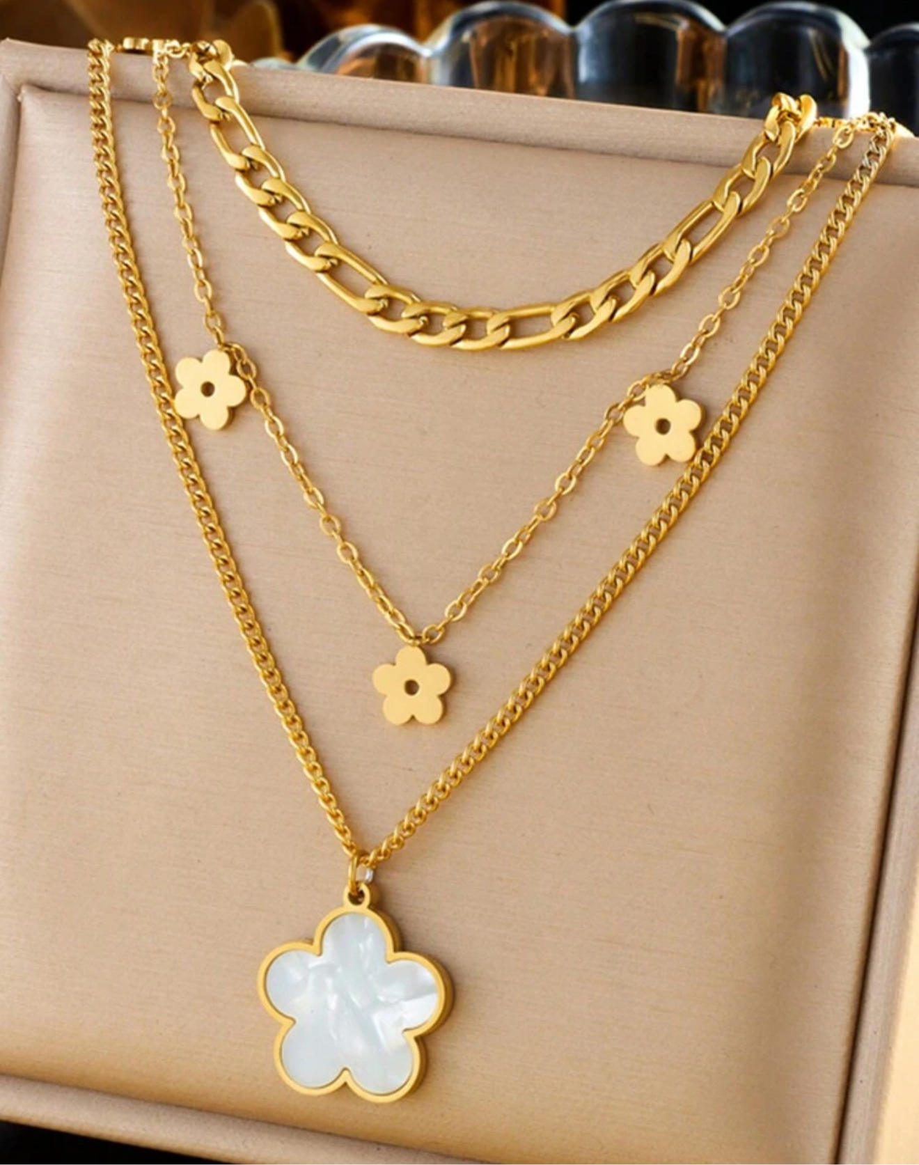 Collar triple de flor