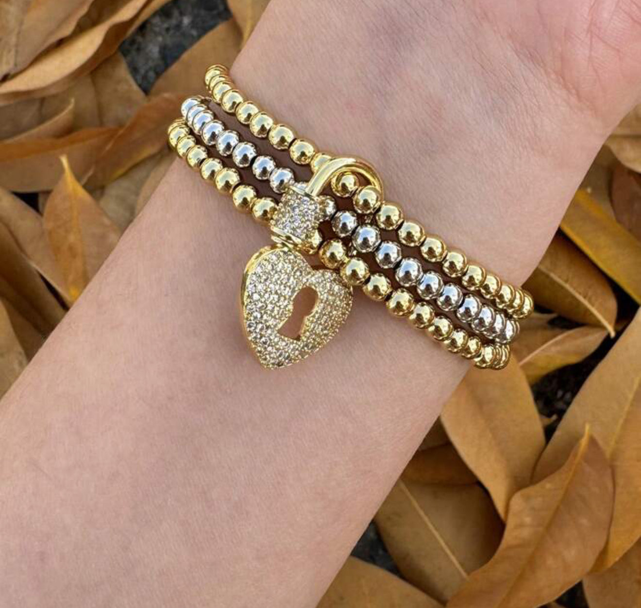 Brazalete triple de hilo
