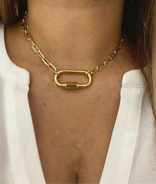 Collar con óvalo