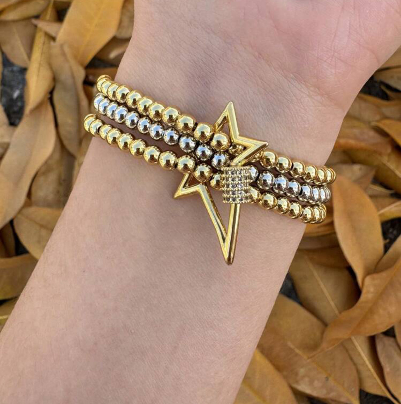 Brazalete triple de hilo